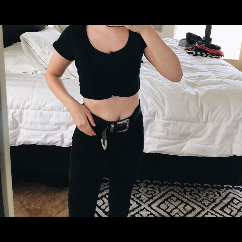 black zelly top